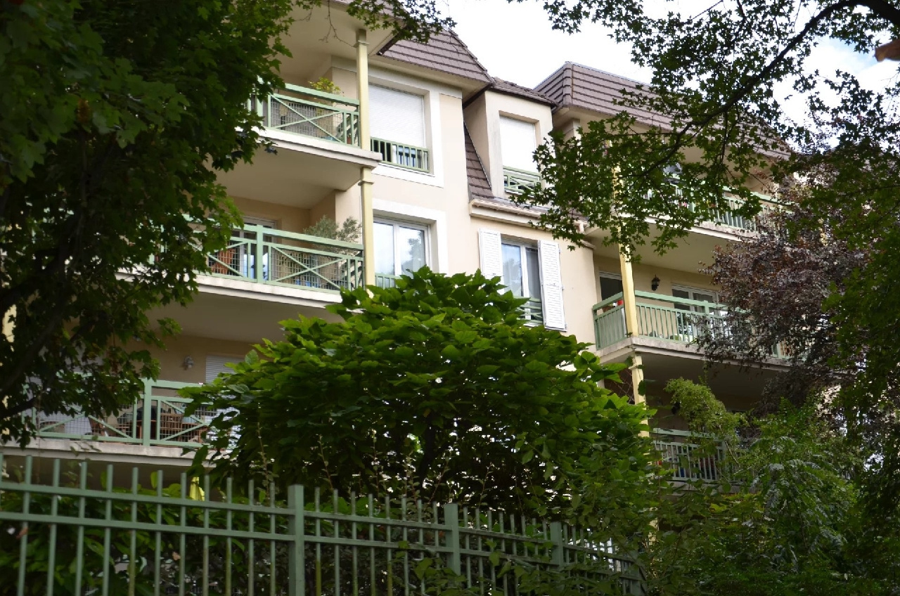 Situé à Champigny-sur-Marne, dans une résidence de standing