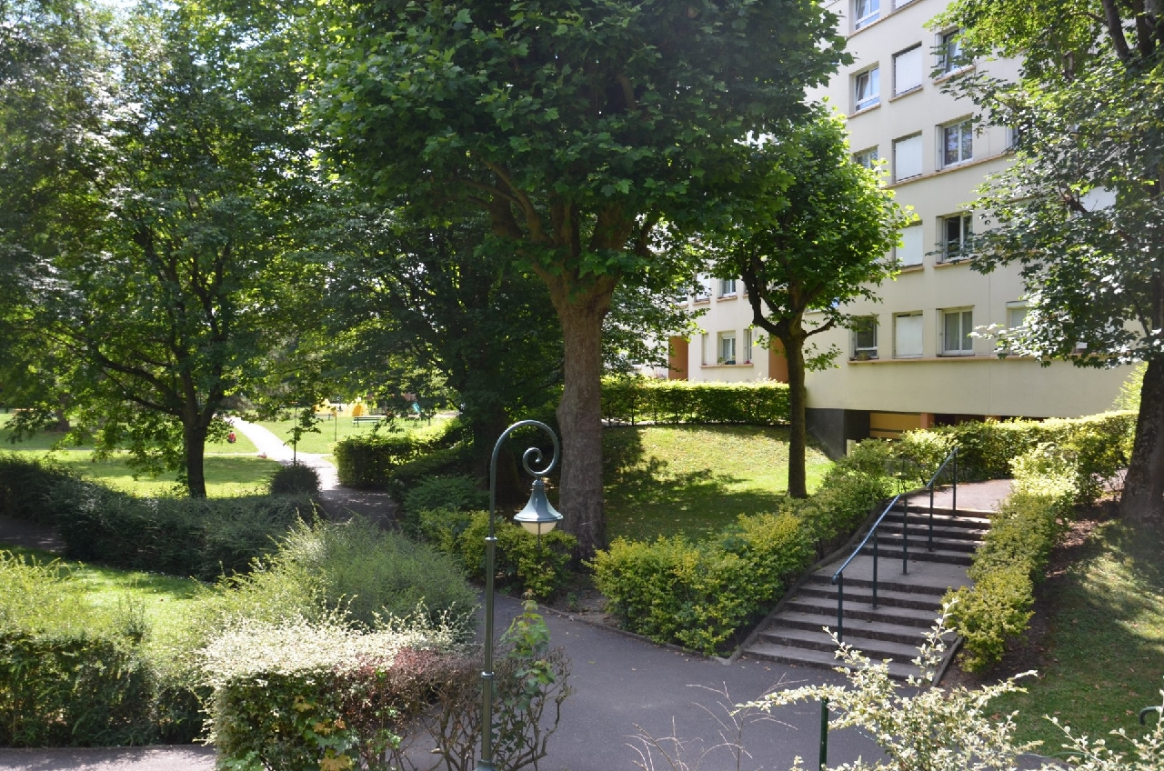 Exclusivité. Centre ville, limite la Varenne St Hilaire, RER